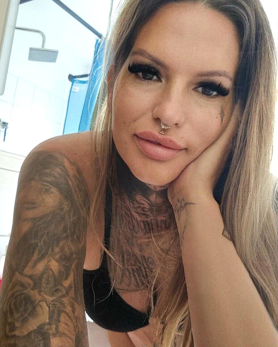 Glamorous Babe Flaunts Her Fine Ass While Showing Off Her Tattoos Amateur, Babe, Beautiful, Sexy, Solo