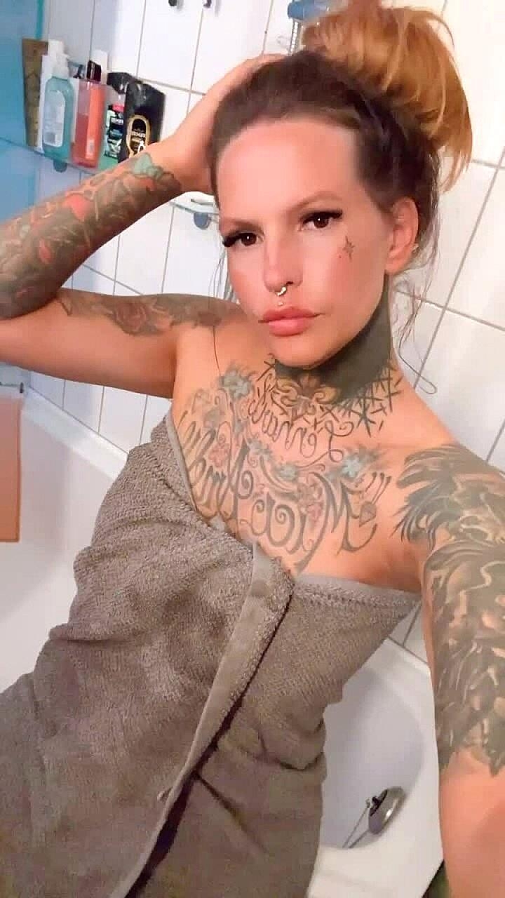 Glamorous Babe Flaunts Her Fine Ass While Showing Off Her Tattoos Amateur, Babe, Beautiful, Sexy, Solo