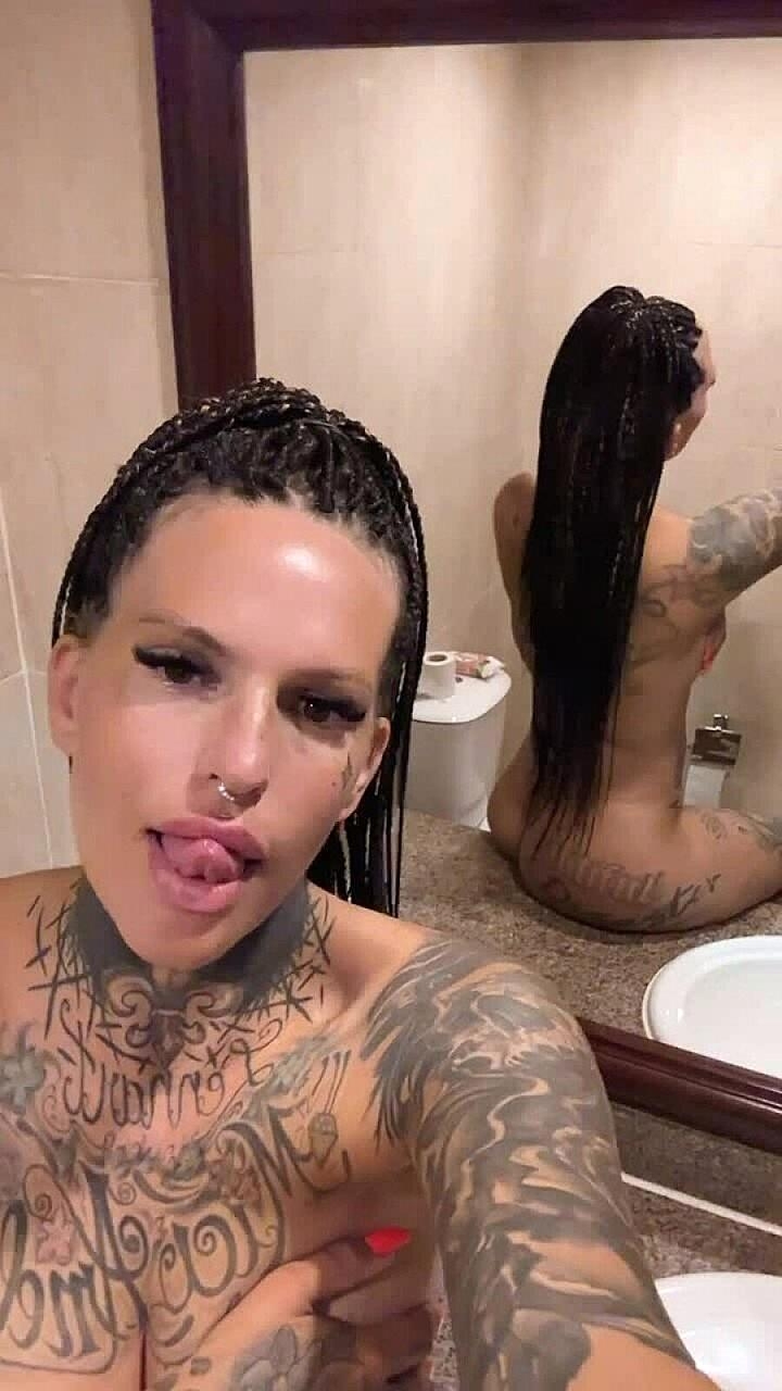 Glamorous Babe Flaunts Her Fine Ass While Showing Off Her Tattoos Amateur, Babe, Beautiful, Sexy, Solo