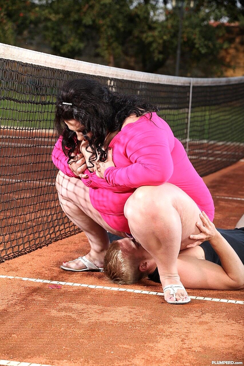 Fat woman Viktorie face sits her tennis instructor during sex on a clay court, Denis Reed