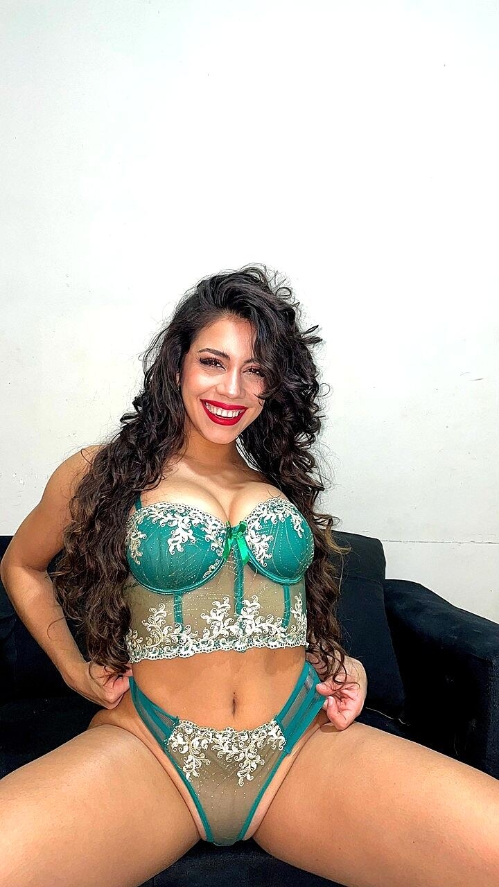 Curvy Babe Bianca Sanchez Flaunts Her Big Ass In A Hot Compilation Amateur, Ass, Big-Tits, Latina, Lingerie