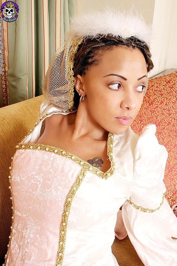 Tattooed Ebony Girl Sun Karma Frees Her Nice Tits From Cosplay Attire African, Cosplay, Ebony, Fetish, Tattoo