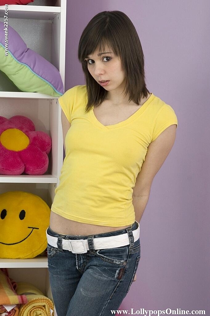 Petite Milf Ariel Rebel Posing In Her Yellow Shirt And Tight Jeans Jeans, Petite, Russian, Short-Hair