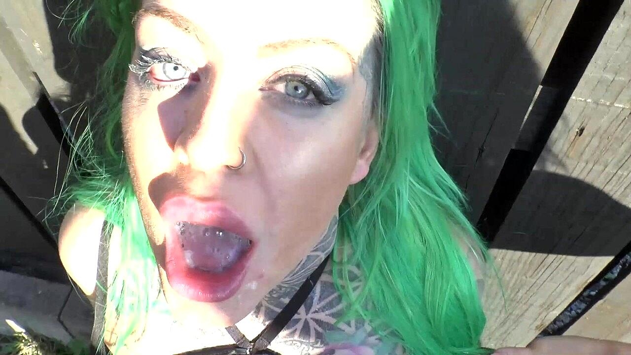 Bisexual chick Evi Sky snowballs cum with a girlfriend in the backyard
