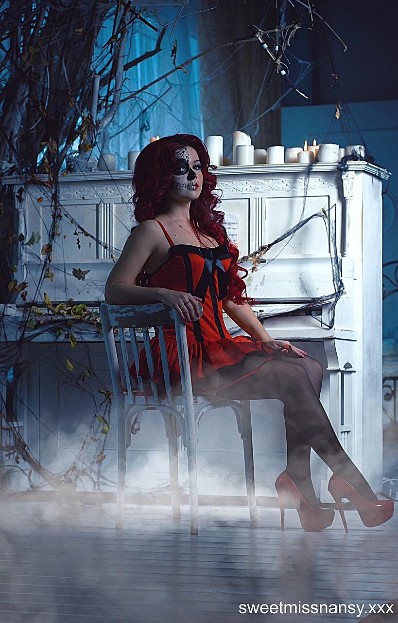 Redheaded Amateur Yummy Alice Flaunts Her Hot Curves On Halloween Night Amateur, Beautiful, Cosplay, Halloween, Redhead