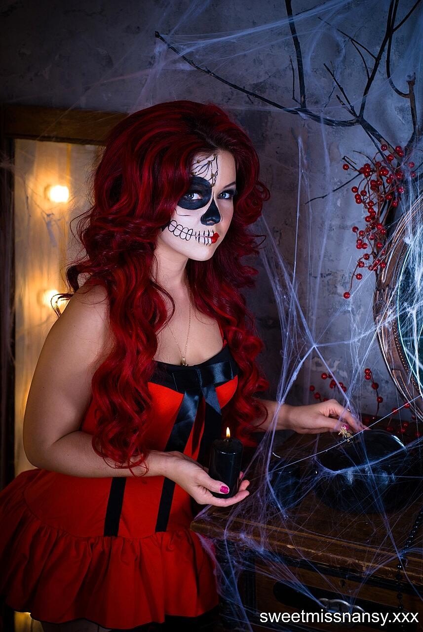Redheaded Amateur Yummy Alice Flaunts Her Hot Curves On Halloween Night Amateur, Beautiful, Cosplay, Halloween, Redhead