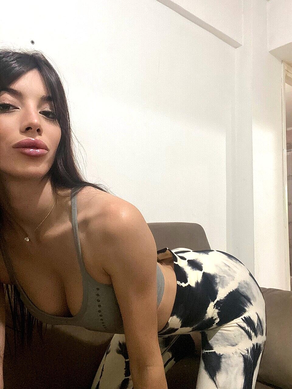 babe Julieta Martinez exposes her booty and cleavage in a solo