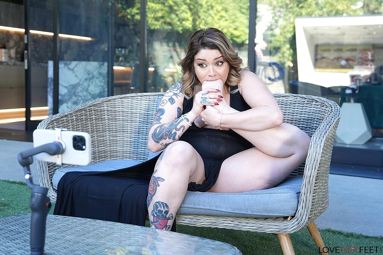 Love Her Feet performed by Milan Ponjevic, Vanessa Vega Porn Pictures