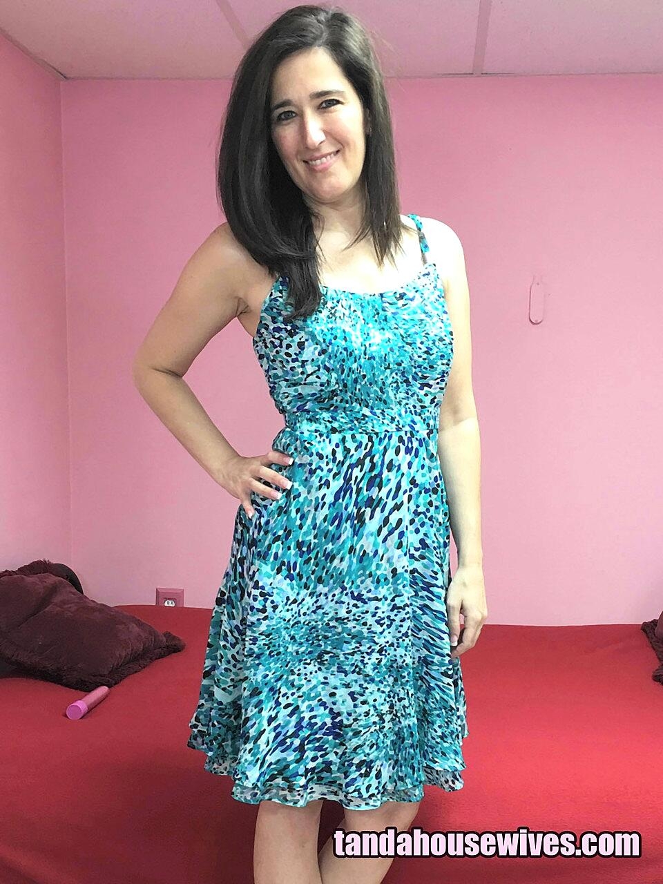Brunette housewife Deliah Dukes passes the time of day by masturbating