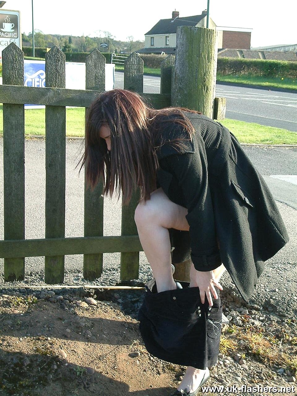Thick Amateur With Brunette Hair Strips Naked In A Public Setting Amateur, Bbw, Chubby, High-Heels, Public