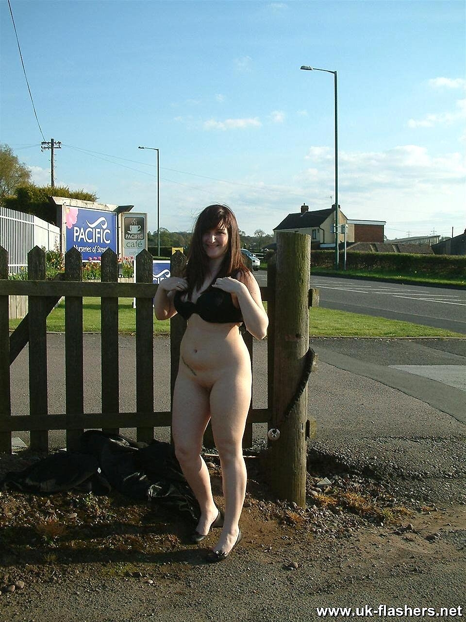 Thick Amateur With Brunette Hair Strips Naked In A Public Setting Amateur, Bbw, Chubby, High-Heels, Public
