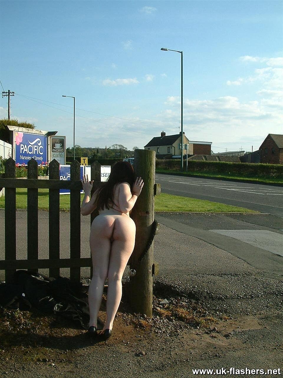 Thick Amateur With Brunette Hair Strips Naked In A Public Setting Amateur, Bbw, Chubby, High-Heels, Public