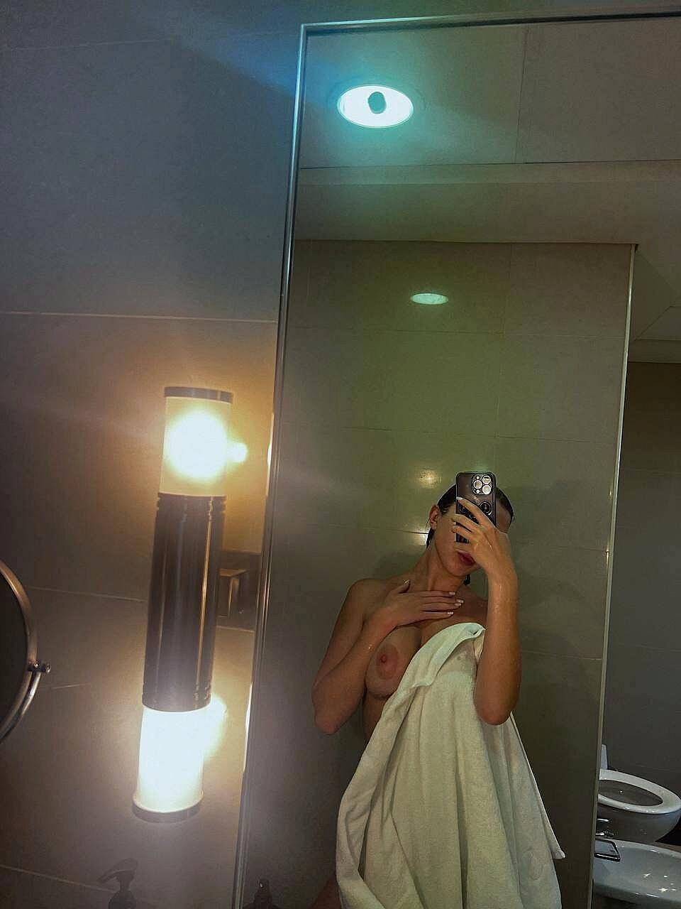 Beautiful Cam Babe Takes Nudes Showing Her Big Tits & Her Hot Ass Amateur, Ass, Big-Tits, Pawg, Selfie