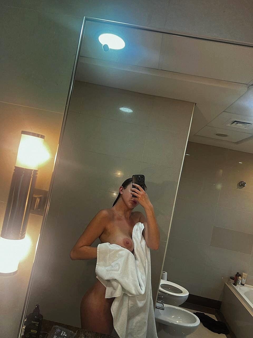 Beautiful Cam Babe Takes Nudes Showing Her Big Tits & Her Hot Ass Amateur, Ass, Big-Tits, Pawg, Selfie