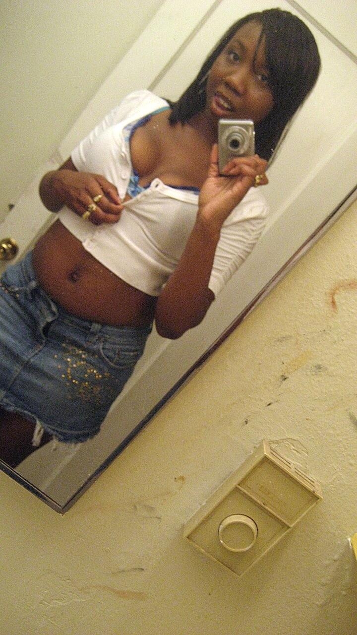 Ebony Babe Elisha Turner Takes Some Nudes Showing Her Juicy Tits & Her Big Ass Amateur, Amateur-Swingers, Swingers