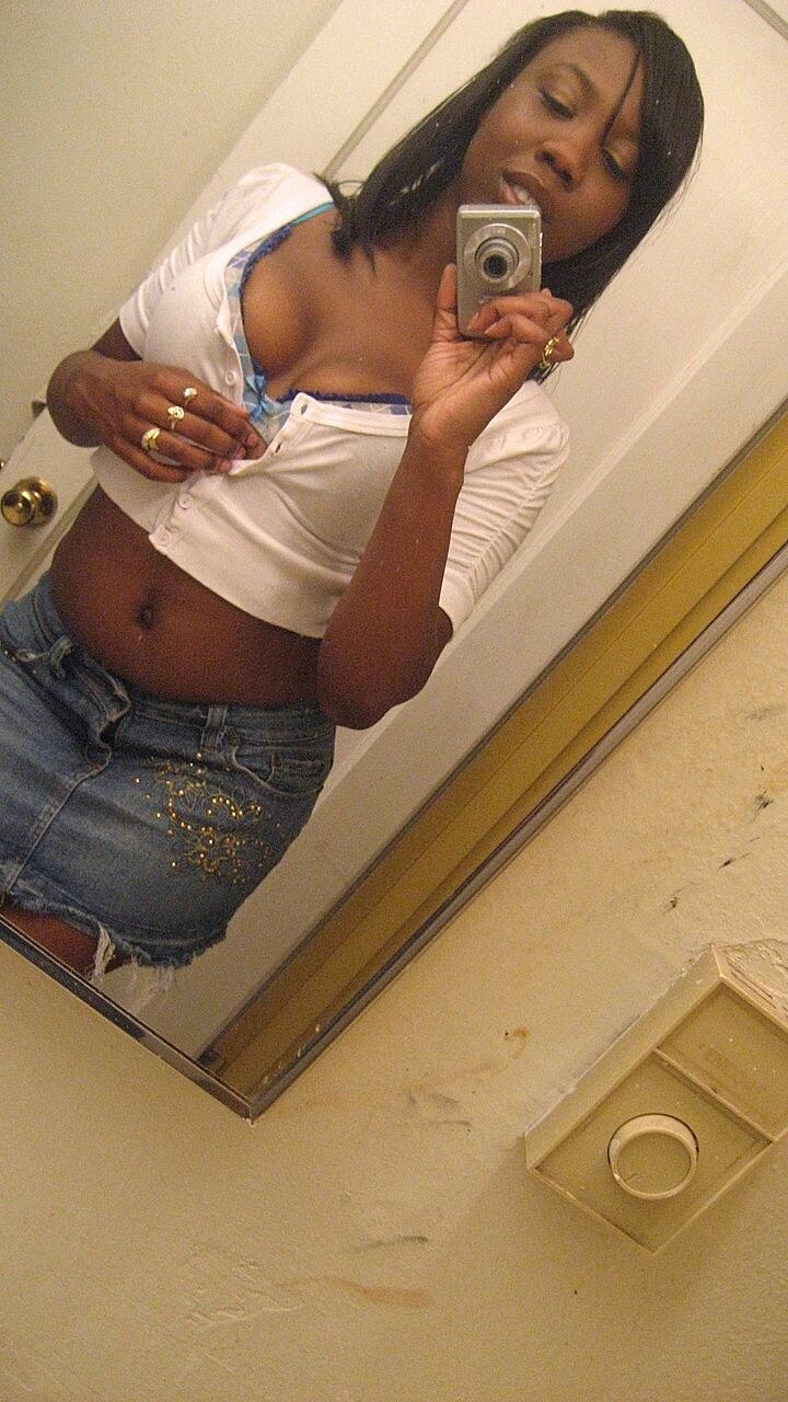 Ebony Babe Elisha Turner Takes Some Nudes Showing Her Juicy Tits & Her Big Ass Amateur, Amateur-Swingers, Swingers