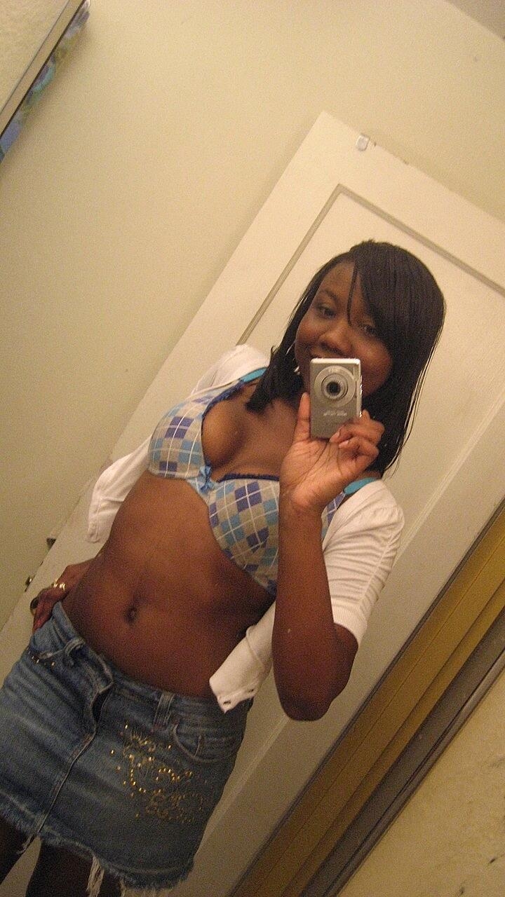 Ebony Babe Elisha Turner Takes Some Nudes Showing Her Juicy Tits & Her Big Ass Amateur, Amateur-Swingers, Swingers