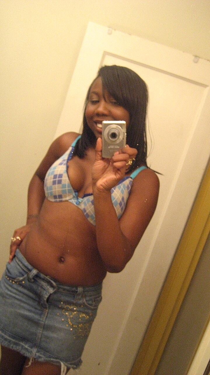 Ebony Babe Elisha Turner Takes Some Nudes Showing Her Juicy Tits & Her Big Ass Amateur, Amateur-Swingers, Swingers