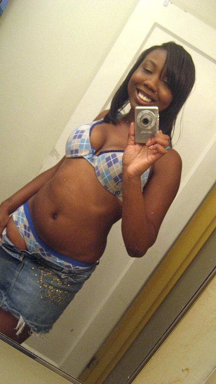 Ebony Babe Elisha Turner Takes Some Nudes Showing Her Juicy Tits & Her Big Ass Amateur, Amateur-Swingers, Swingers