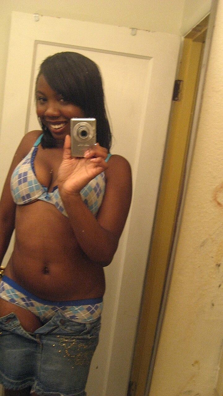 Ebony Babe Elisha Turner Takes Some Nudes Showing Her Juicy Tits & Her Big Ass Amateur, Amateur-Swingers, Swingers