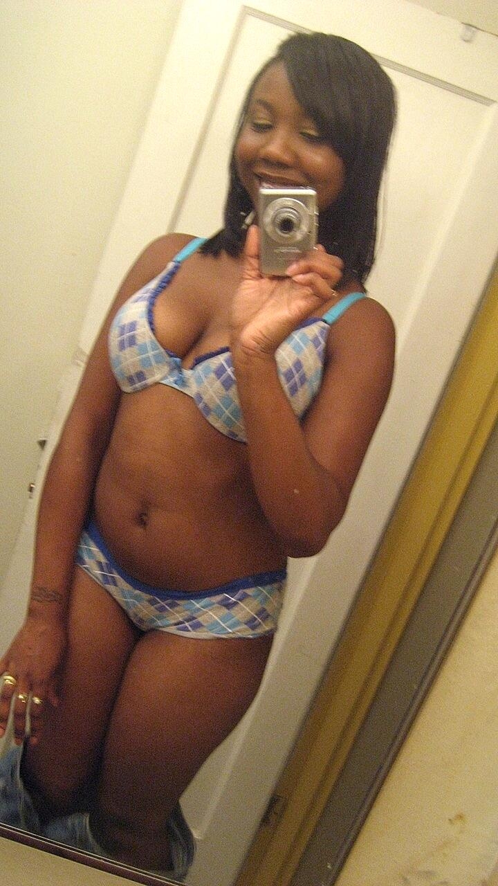 Ebony Babe Elisha Turner Takes Some Nudes Showing Her Juicy Tits & Her Big Ass Amateur, Amateur-Swingers, Swingers