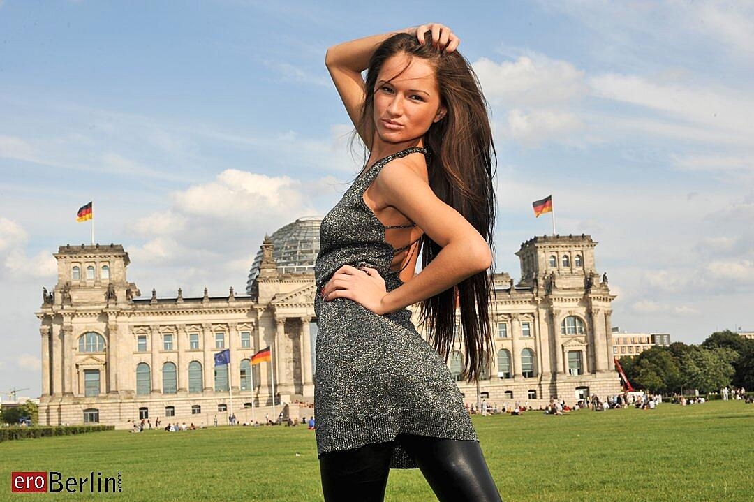 Long haired girl Samantha Rise exposes her twat on a lawn in crotchless pants