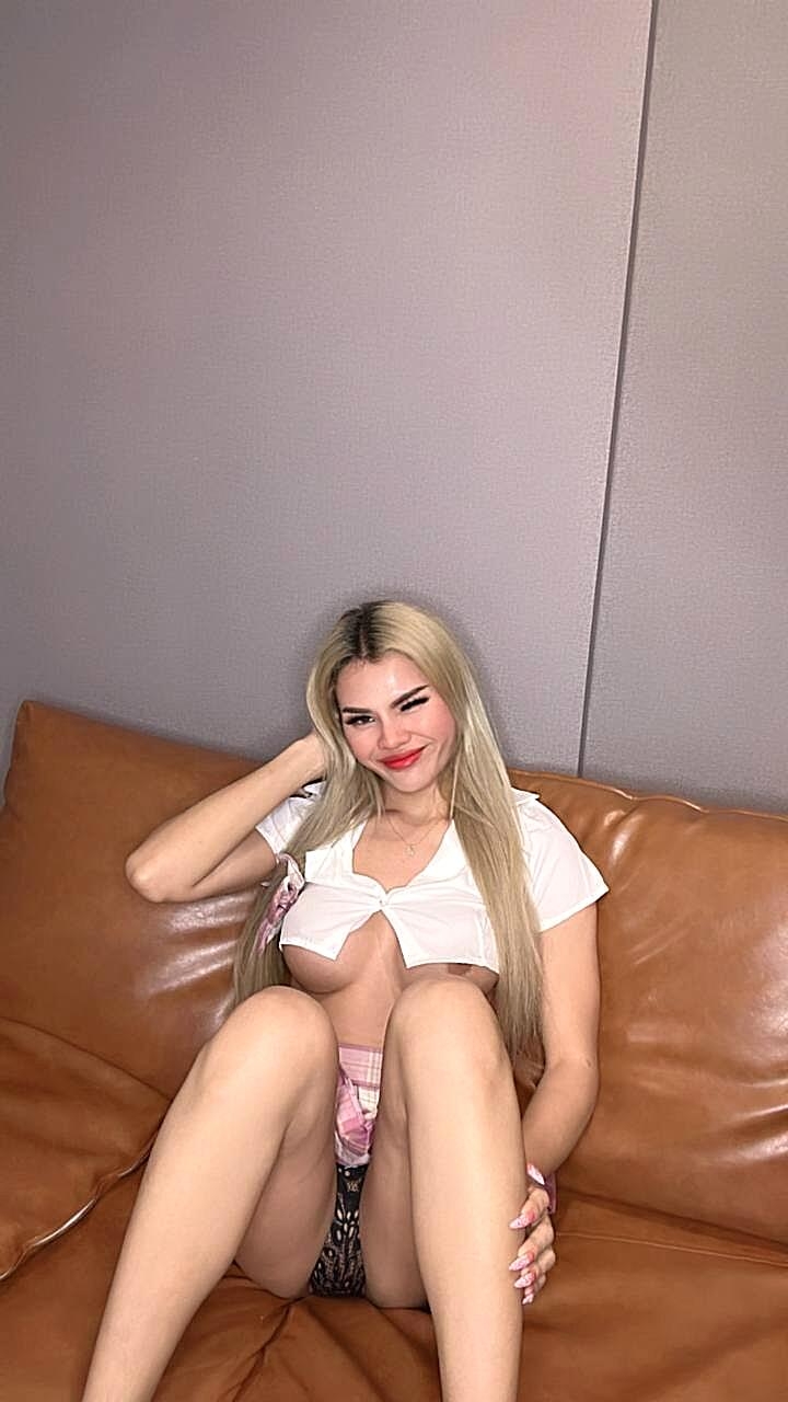 Hot Shemale Petite Trans Beauty Shows Her Big Tits And Her Big Balls Ladyboy, Petite-Shemale, Shemale, Teen-Shemale
