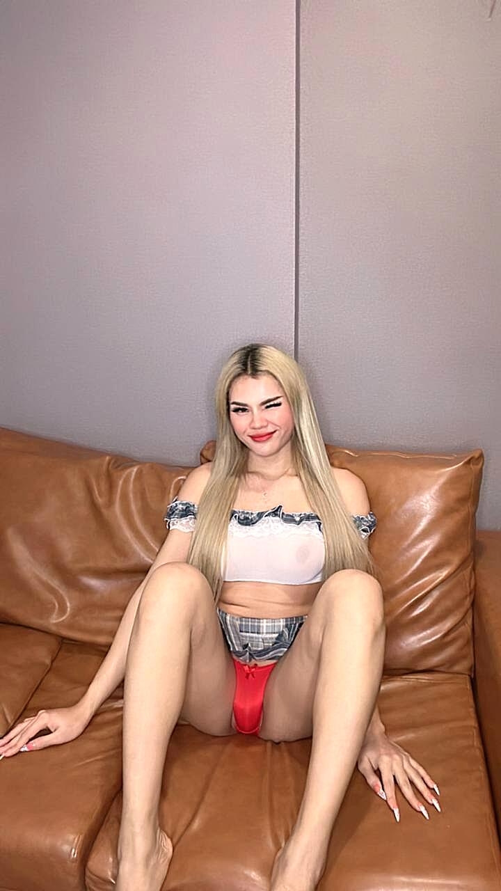 Hot Shemale Petite Trans Beauty Shows Her Big Tits And Her Big Balls Ladyboy, Petite-Shemale, Shemale, Teen-Shemale